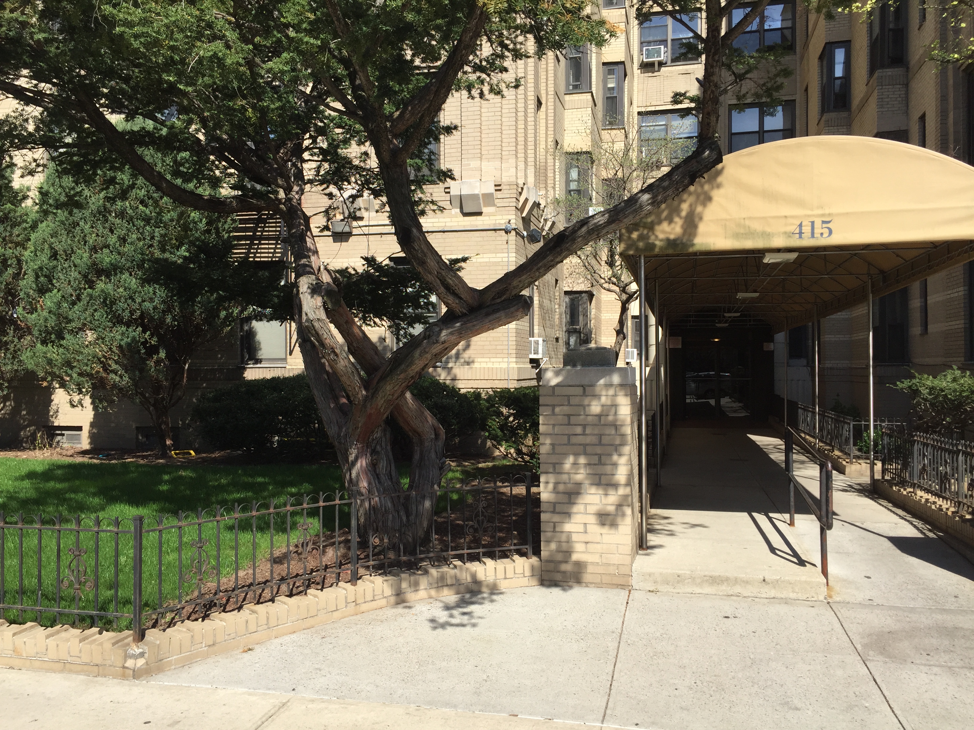 415 Ocean Parkway,Brooklyn,NY,2 Bedrooms Bedrooms,5 Rooms Rooms,1 BathroomBathrooms,Co-Op,Ocean Parkway,1164