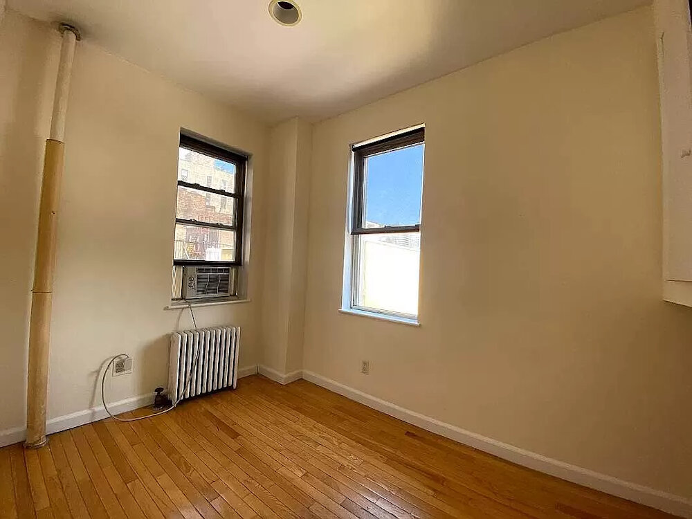 8 Rivington St, Manhattan, NY, 2 Bedrooms Bedrooms, 4 Rooms Rooms,1 BathroomBathrooms,Apartment,For Rent,Rivington St,2,1242