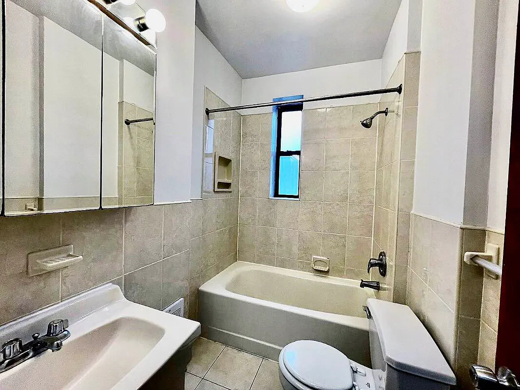 203 17th st, Brooklyn, NY, 3 Bedrooms Bedrooms, 5 Rooms Rooms,1 BathroomBathrooms,Apartment,For Rent,17th st,3,1250