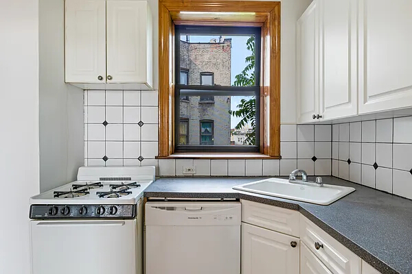 203 17th st, Brooklyn, NY, 3 Bedrooms Bedrooms, 5 Rooms Rooms,1 BathroomBathrooms,Apartment,For Rent,17th st,3,1250