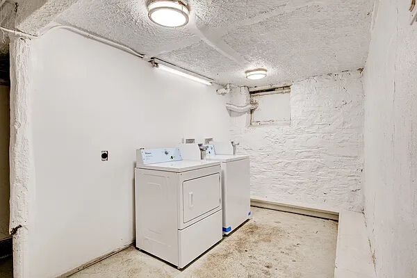 203 17th st, Brooklyn, NY, 3 Bedrooms Bedrooms, 5 Rooms Rooms,1 BathroomBathrooms,Apartment,For Rent,17th st,3,1250