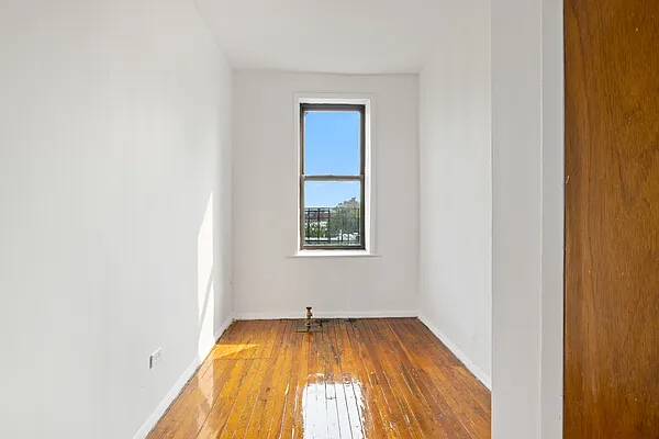 203 17th st, Brooklyn, NY, 3 Bedrooms Bedrooms, 5 Rooms Rooms,1 BathroomBathrooms,Apartment,For Rent,17th st,3,1250