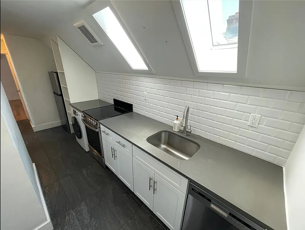 420 East 4th St, Brooklyn, NY, 2.5 Bedrooms Bedrooms, 5 Rooms Rooms,Apartment,For Rent,East 4th St,3,1254